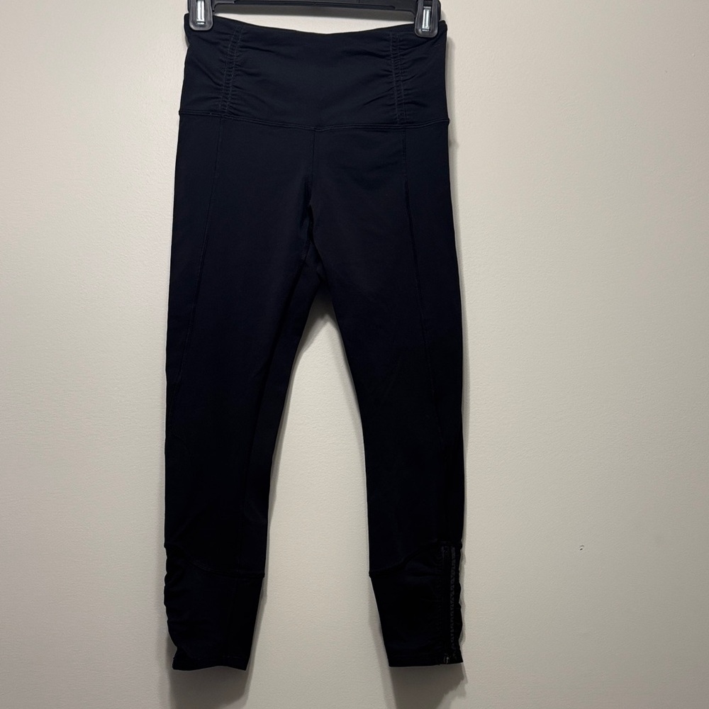 Lululemon black cropped leggings